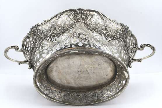 Pair of magnificent large silver bowls with garlands and birds of paradise - photo 13