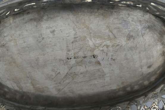 Pair of magnificent large silver bowls with garlands and birds of paradise - photo 14