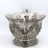 Pair of magnificent large silver bowls with garlands and birds of paradise - Foto 17