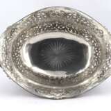 Pair of magnificent large silver bowls with garlands and birds of paradise - photo 19