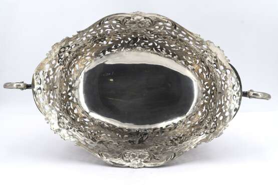 Pair of magnificent large silver bowls with garlands and birds of paradise - фото 21