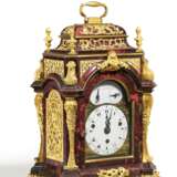 Exquisite George III Bracket Clock made of wood, tortoiseshell and firegilt bronze - photo 2