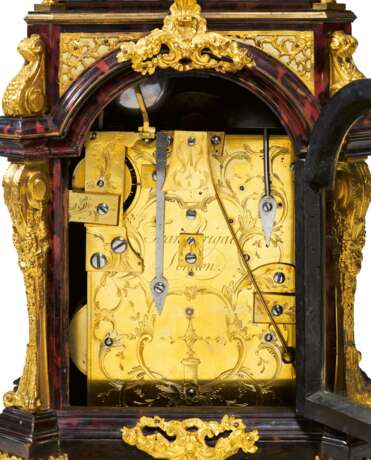 Exquisite George III Bracket Clock made of wood, tortoiseshell and firegilt bronze - photo 4
