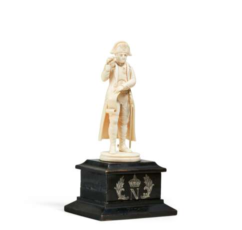 Ivory figurine of Napoleon Bonaparte - photo 1