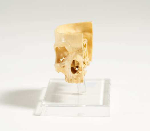 Ivory miniature of a skull - Foto 3
