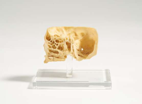 Ivory miniature of a skull - photo 4