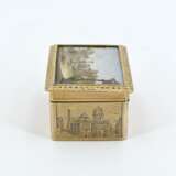 Two exquisite gilt silver and glass snuffboxes with cityscapes of rome in micro mosaic - photo 9