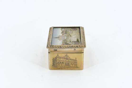 Two exquisite gilt silver and glass snuffboxes with cityscapes of rome in micro mosaic - photo 14