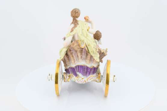 Porcelain figurine of Venus on carriage - photo 4