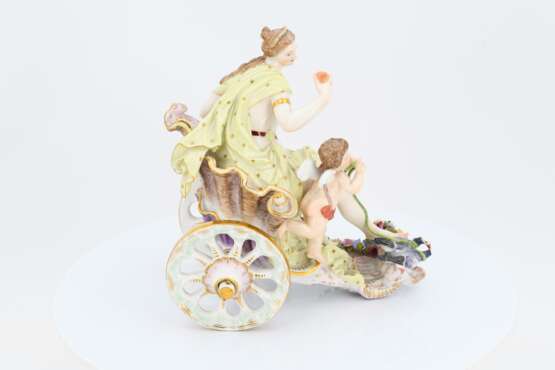Porcelain figurine of Venus on carriage - фото 5