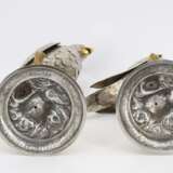 Two fully sculptured silver parrots on stand - фото 6