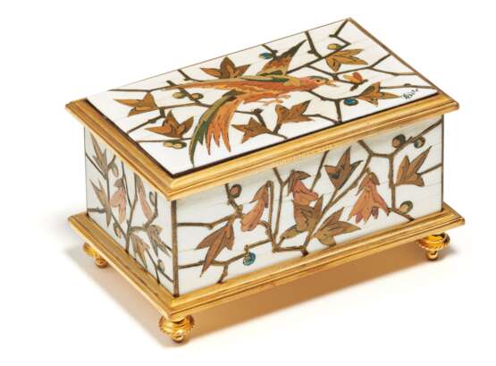 SMALL GILT METAL AND IVORY CHEST WITH PARROT INBETWEEN TWIGS - photo 2