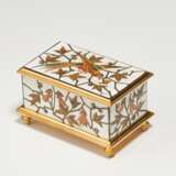 SMALL GILT METAL AND IVORY CHEST WITH PARROT INBETWEEN TWIGS - photo 3