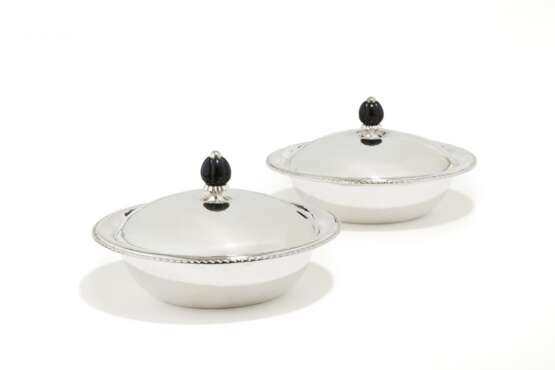 Pair of silver vegetable bowls - photo 1