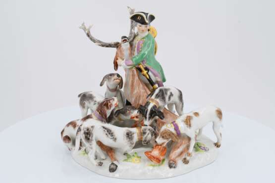 Porcelain hunting ensemble with hound pack and deer - фото 2