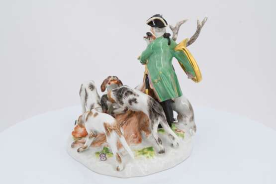 Porcelain hunting ensemble with hound pack and deer - photo 3