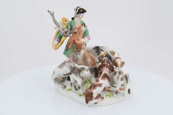 Porcelain hunting ensemble with hound pack and deer - photo 5