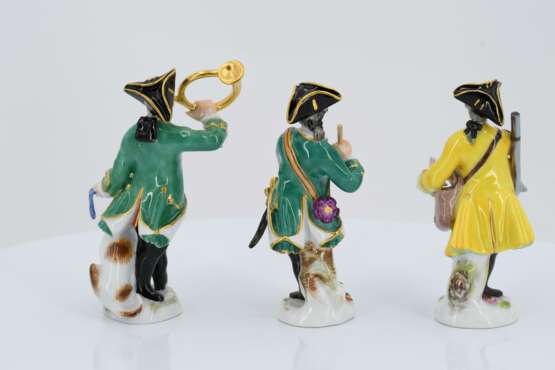 6 miniature porcelain figurines of hunters and huntresses - photo 6