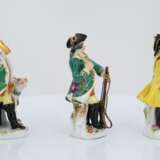 6 miniature porcelain figurines of hunters and huntresses - фото 7