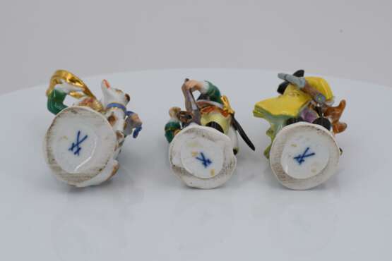 6 miniature porcelain figurines of hunters and huntresses - фото 8