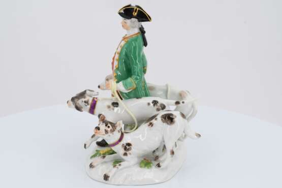 Porcelain ensemble hunter with dogs - photo 3