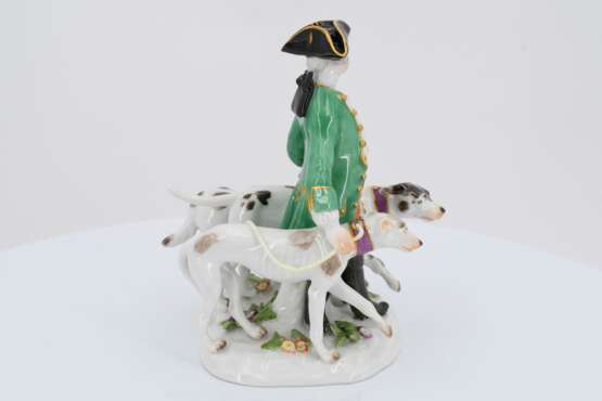 Porcelain ensemble hunter with dogs - photo 5