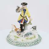 Porcelain ensemble of hunters with bugle - photo 2