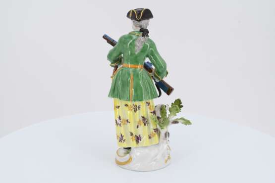 Porcelain figurine of a huntress with shotgun and dog - Foto 4