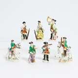 7 miniature porcelain figurines of hunters and huntresses - фото 15