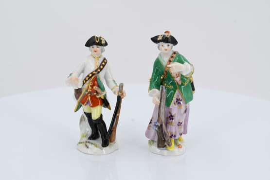7 miniature porcelain figurines of hunters and huntresses - Foto 18