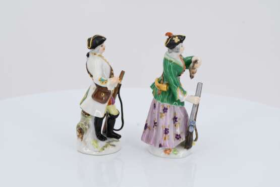 7 miniature porcelain figurines of hunters and huntresses - фото 21