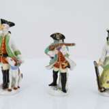 7 miniature porcelain figurines of hunters and huntresses - фото 2