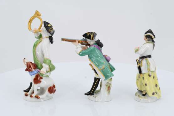 7 miniature porcelain figurines of hunters and huntresses - photo 3