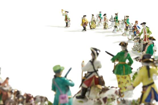 7 miniature porcelain figurines of hunters and huntresses - Foto 5