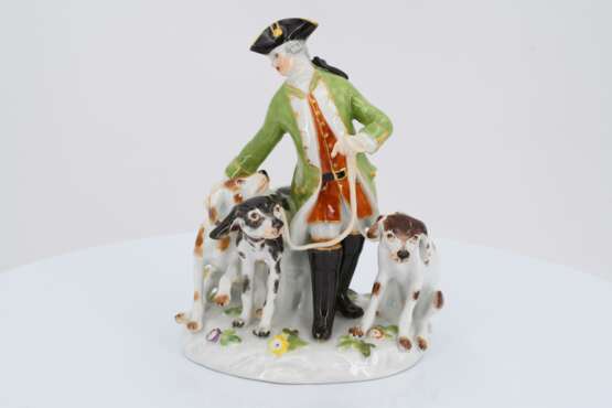 Small porcelain ensemble of hunter with dogs - photo 2