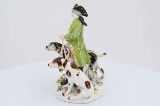 Small porcelain ensemble of hunter with dogs - photo 3