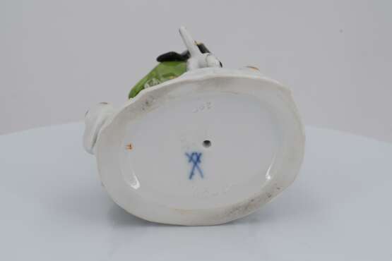 Small porcelain ensemble of hunter with dogs - photo 6