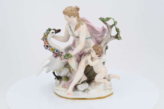 Porcelain figurine of Leda with the swan - фото 2
