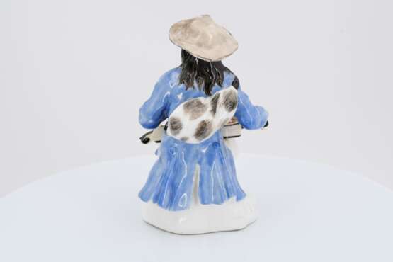Porcelain figurine of beggar with hurdy gurdy - фото 4
