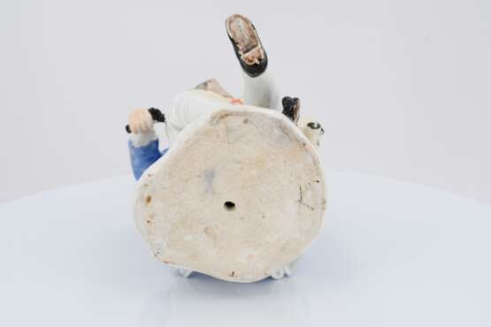 Porcelain figurine of beggar with hurdy gurdy - фото 6