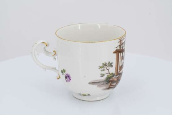 Porcelain cup and saucer with occupation depictions - Foto 6