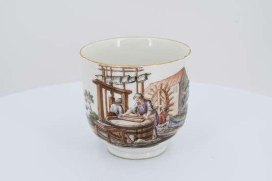 Porcelain cup and saucer with occupation depictions - Foto 7