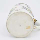 Porcelain tankard with floral relief décor - фото 8