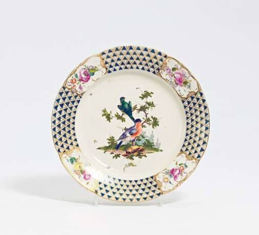 Porcelain plate with bird décor - фото 1