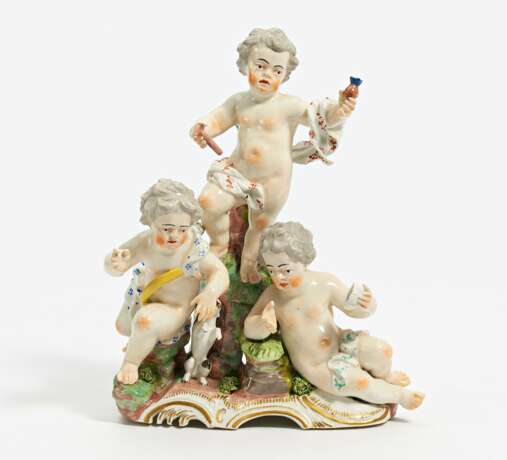 Porcelain group of putti with dog - фото 1
