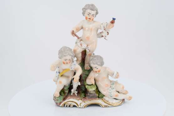 Porcelain group of putti with dog - Foto 2