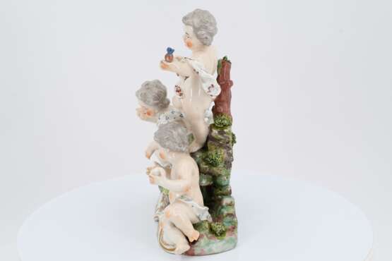 Porcelain group of putti with dog - фото 3