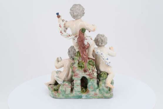 Porcelain group of putti with dog - photo 4