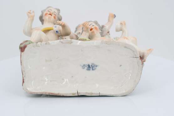 Porcelain group of putti with dog - photo 6