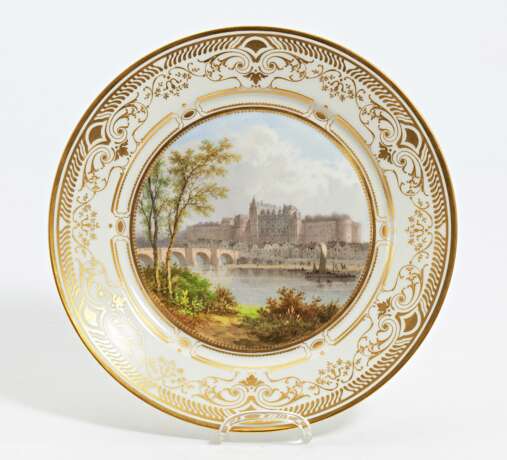 Porcelain plate with cityscape - photo 1